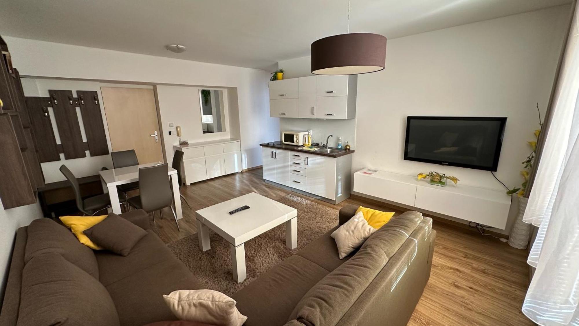 2 room Apartment with balcony, Apartmány Liptov Liptovský Mikuláš Esterno foto